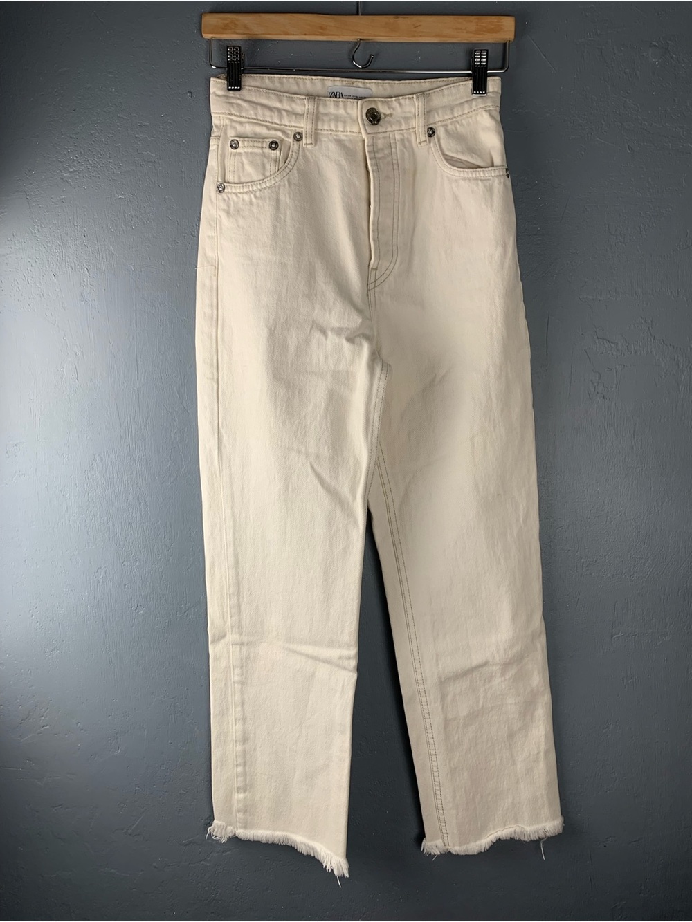 Zara Women’s Sz 2 Cream High Rise Bootcut Frayed Ankle Jeans
